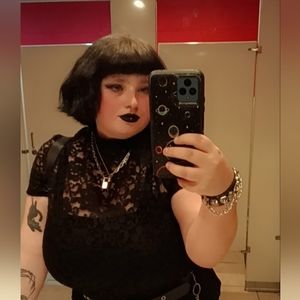 Meet your Posher, Selena